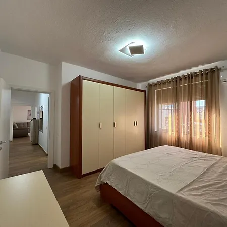 Sunrise Apartament 公寓 地拉那