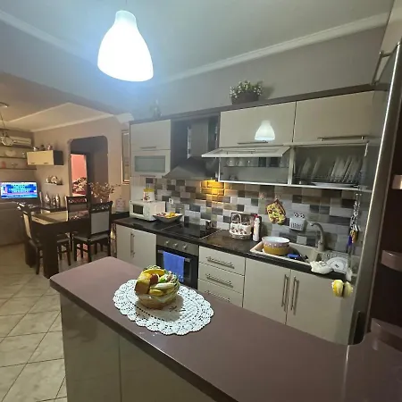 شقة Sunrise Apartament ساراندا