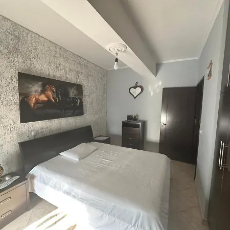 شقة Sunrise Apartament ساراندا